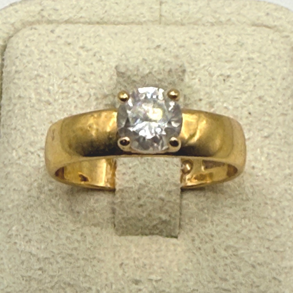 Womens Gold Tone Round Cut Clear Rhinestone Solitaire Ring Size 8